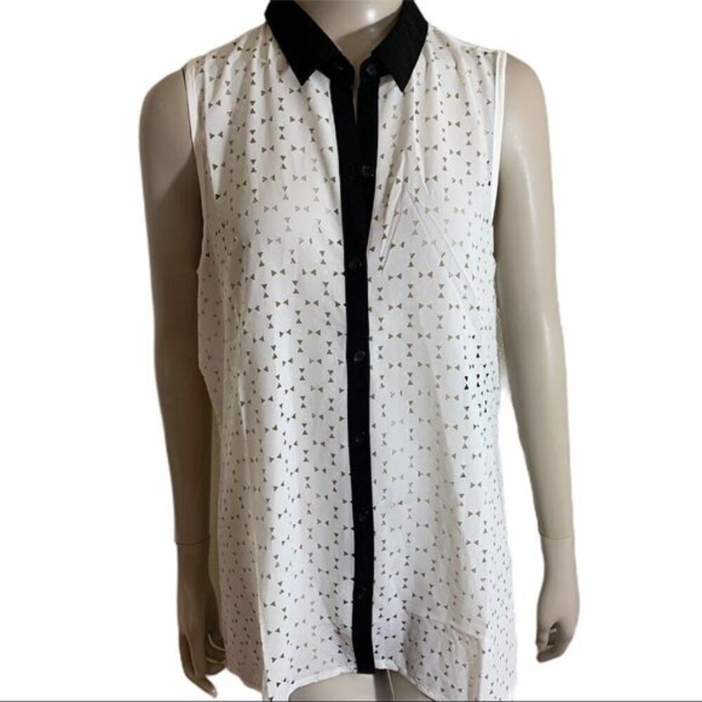 Love Stitch White‎ Sleeveless Top w. Black Collar Large